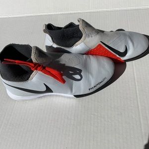 Phantom VSN  Youth Nike Tennis Shoes 4.5